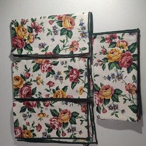 Longaberger Set Of 4 Garden Splendor Fabric Napkins With Green Trim